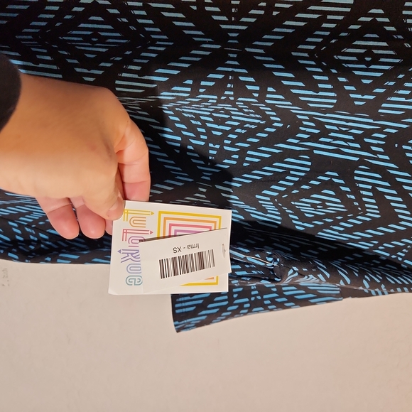 LULAROE XS Irma Oversized Tunic Stretchy Patterned - Picture 4 of 6